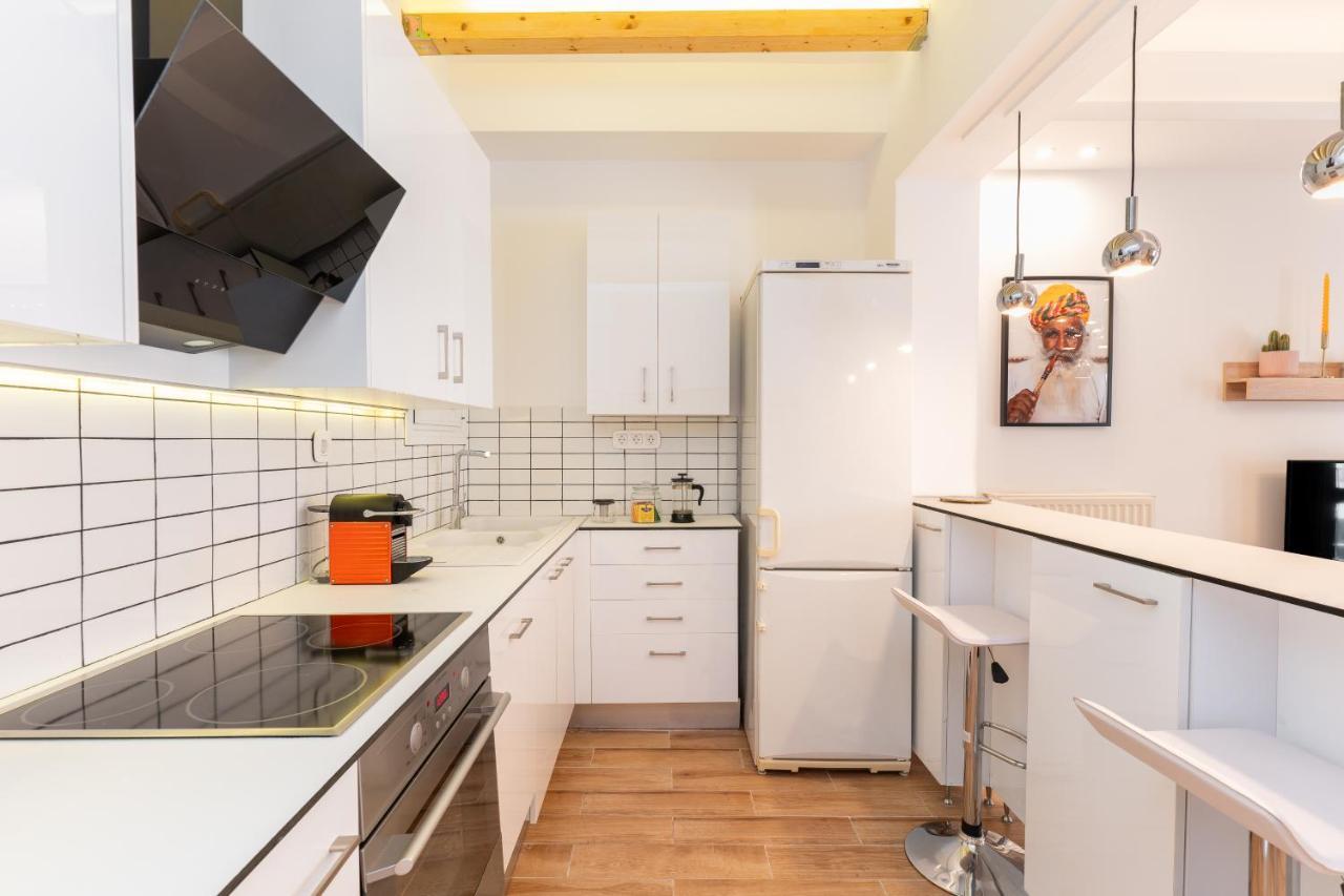 Modern Apartment, Short Walk To Acropolis Sites Athens Exterior photo